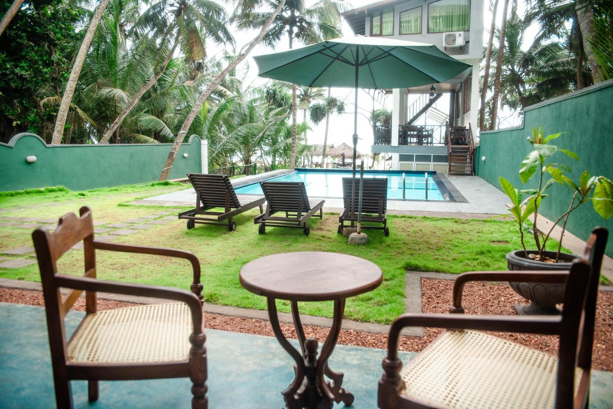 Sea Trails Bentota Hotell Exteriör bild